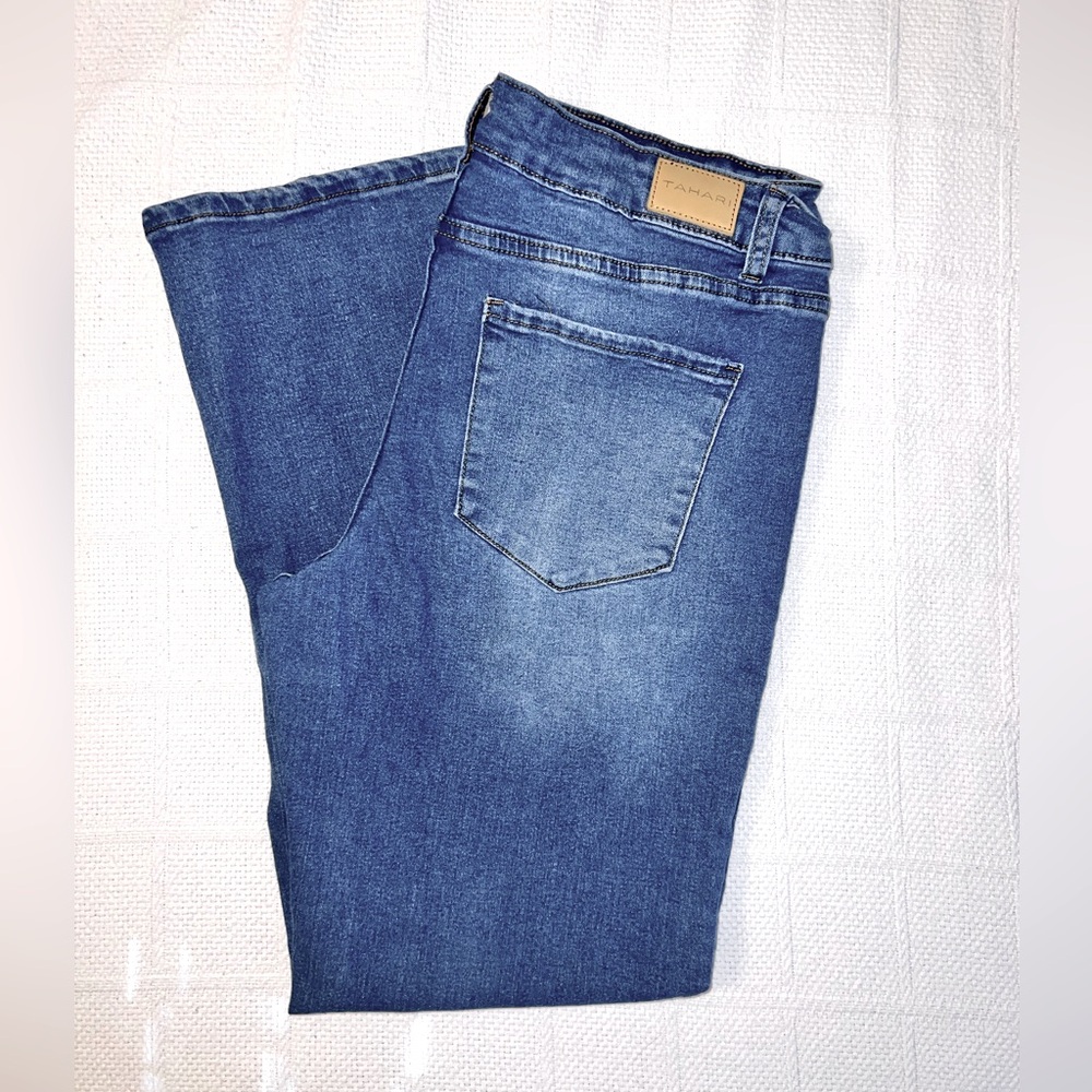 Tahari “Natalie” Mid-Rise Mini Bootcut Jean Size 16/33